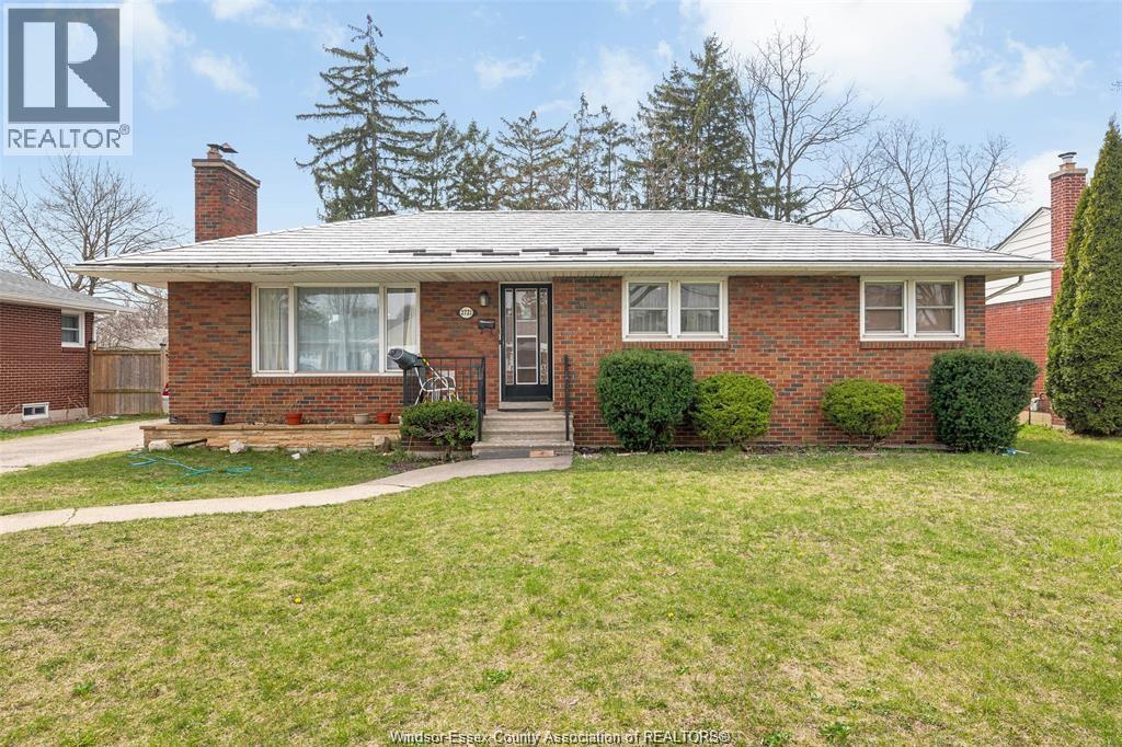 MLS# 25022123: 2721 Virginia PARK Unit# MAIN, Windsor, Canada