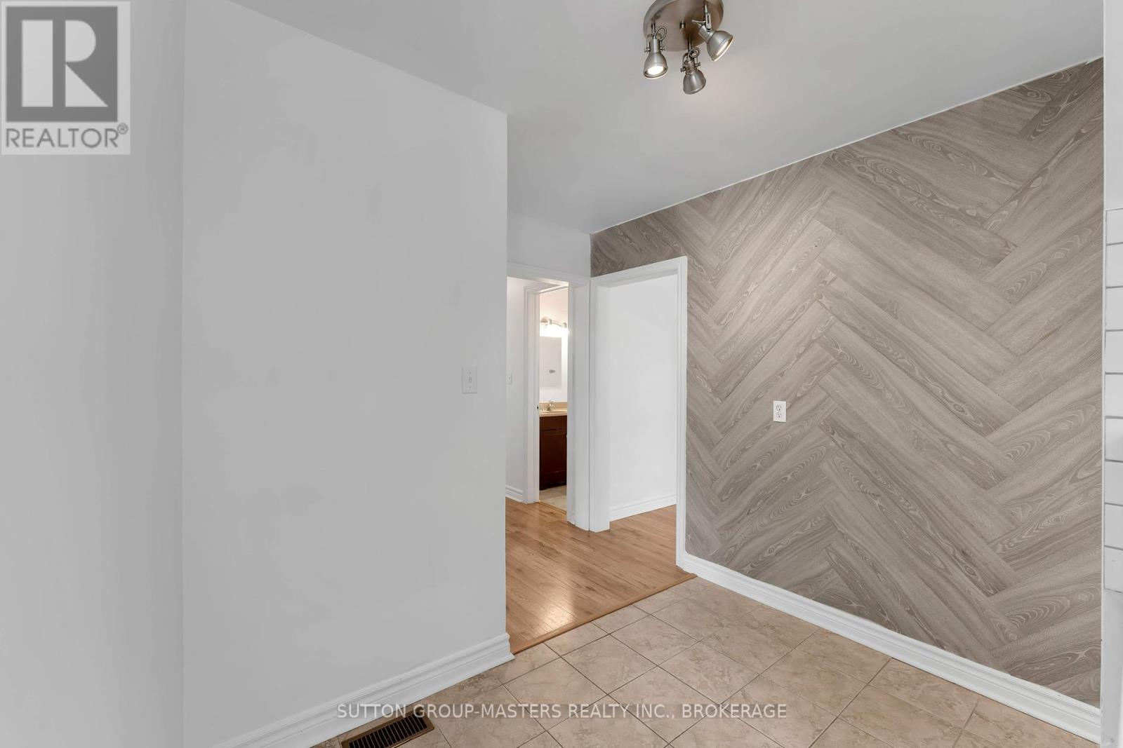40 Crescent Drive, Kingston, Ontario  K7M 4J5 - Photo 7 - X12375223