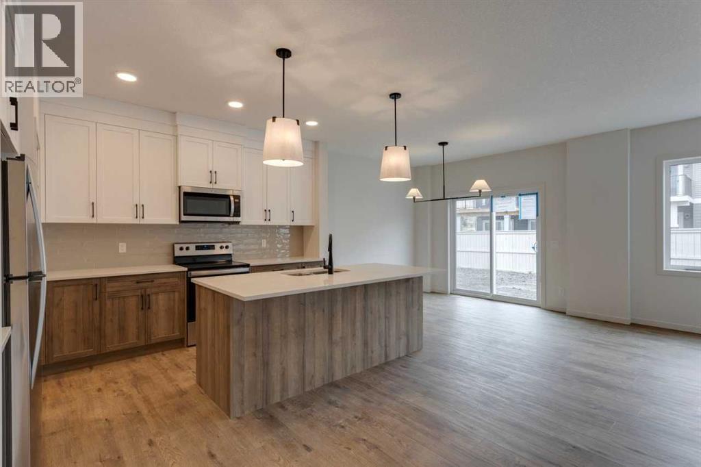 Property at 807 Bayview Terrace SW image 4