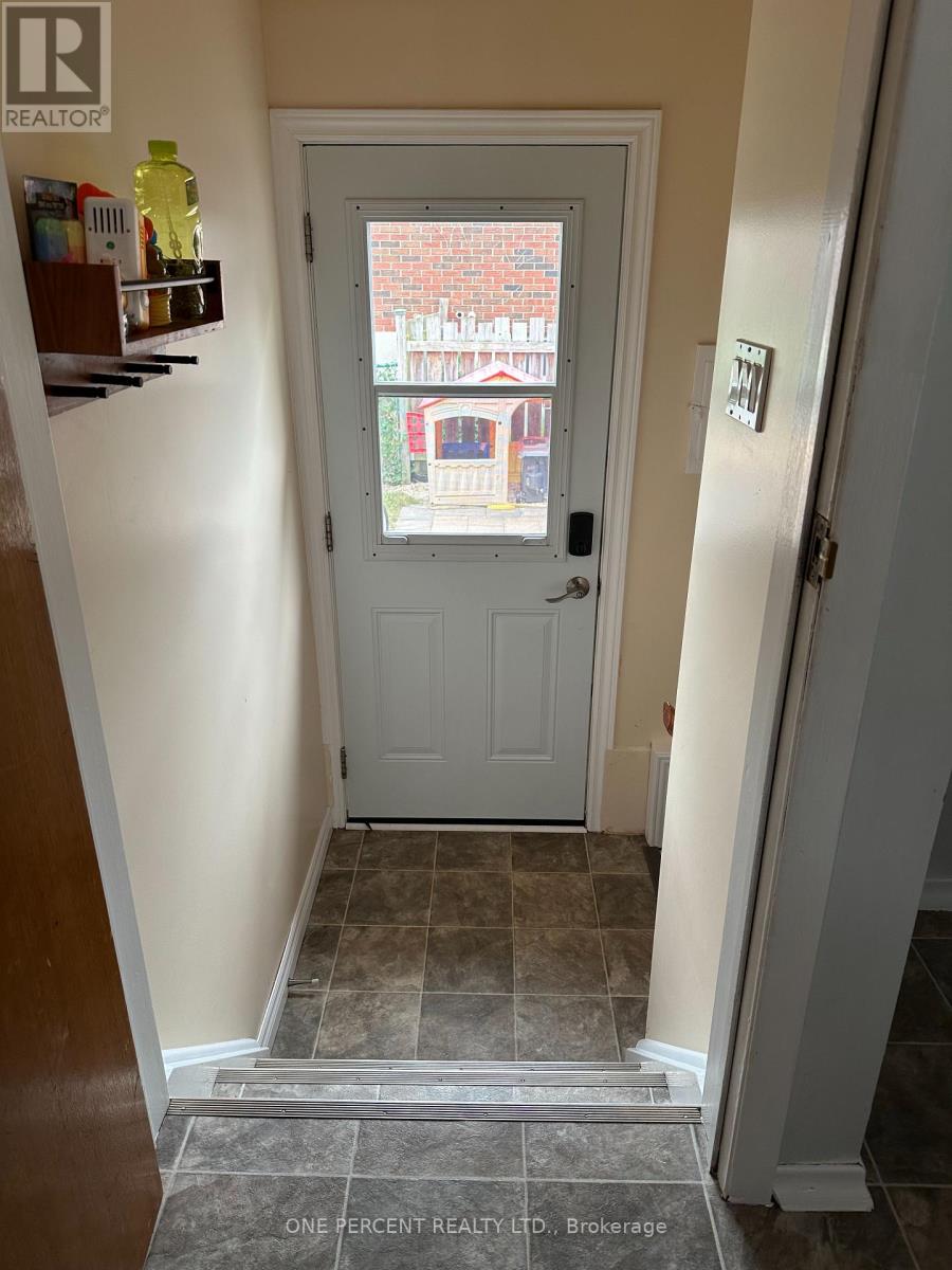 25 Hawkesbury Avenue, London East (East D), Ontario  N5V 2J9 - Photo 18 - X12282115