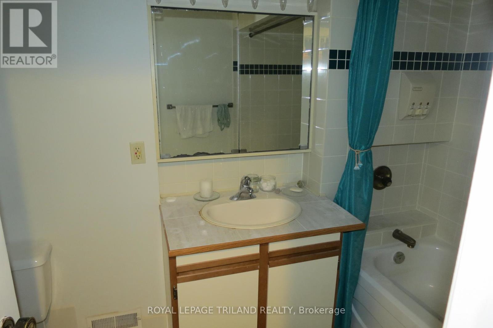 Lower - 76 Ardsley Road, London North, Ontario  N6G 3W4 - Photo 20 - X12375217