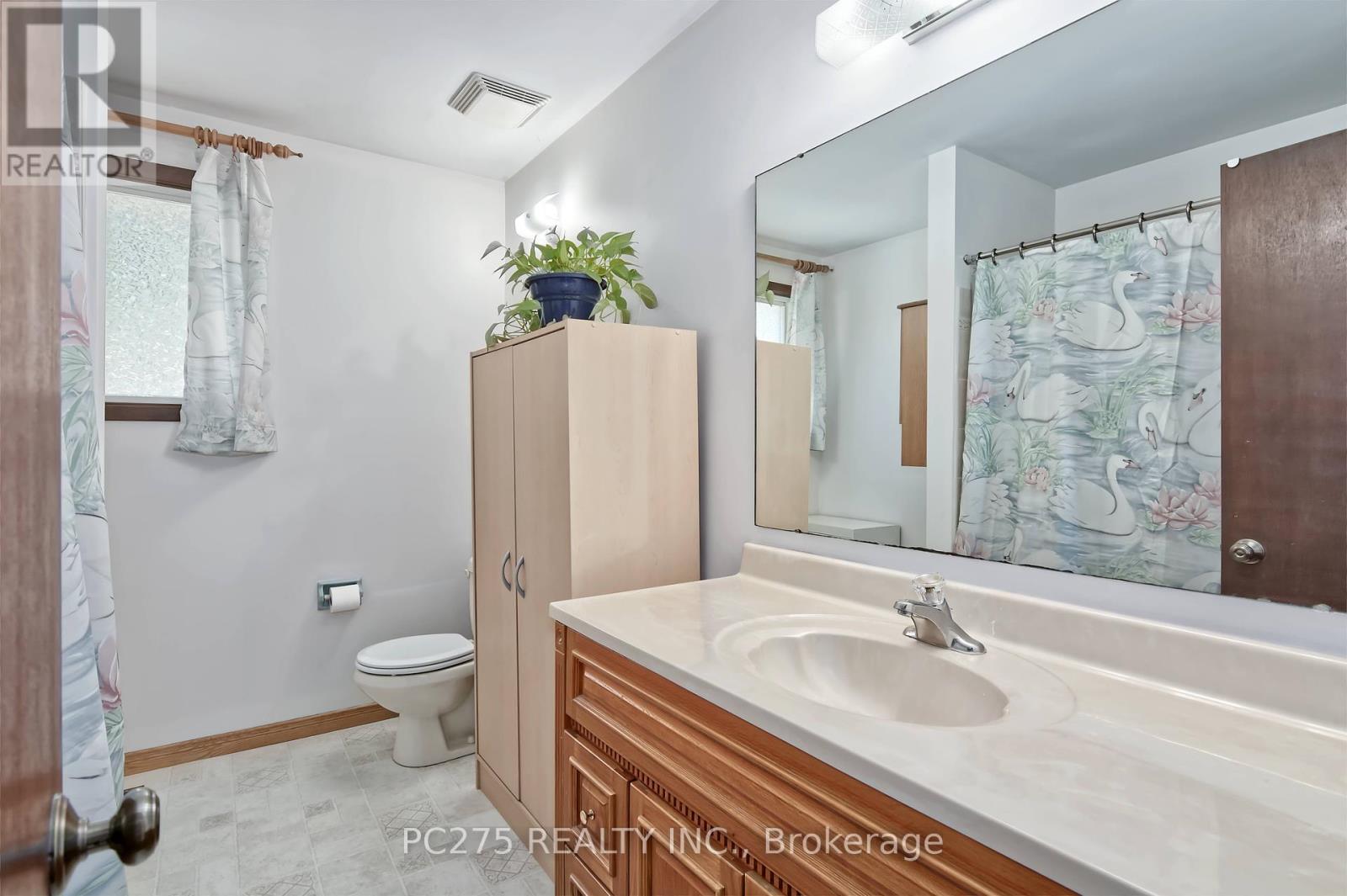 351 Mitton Street N, Sarnia, Ontario  N7T 6J6 - Photo 20 - X12375260
