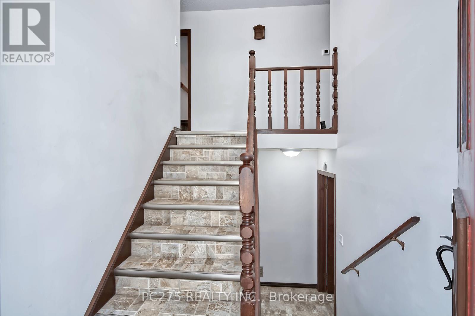 351 Mitton Street N, Sarnia, Ontario  N7T 6J6 - Photo 5 - X12375260