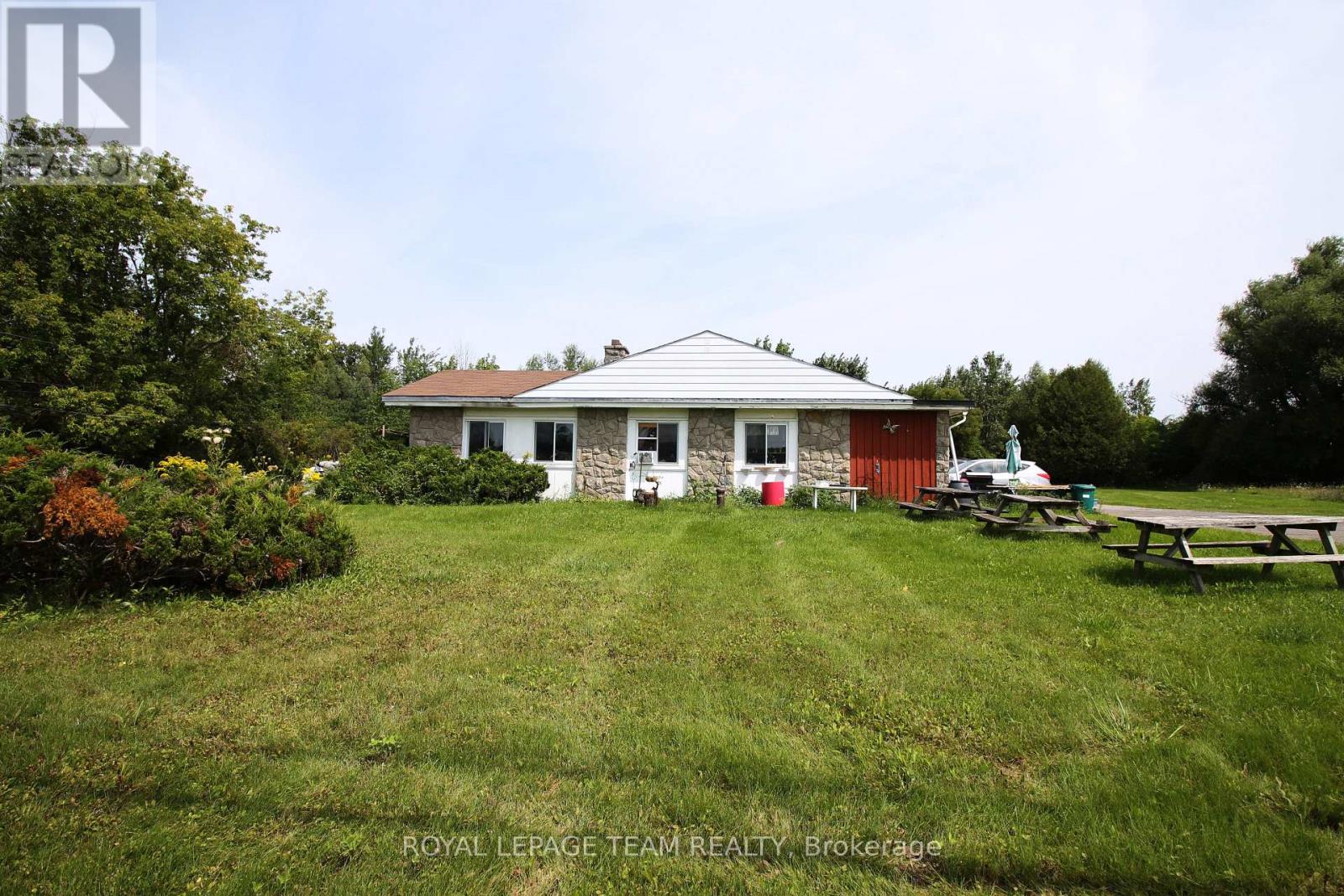 6637 Bank Street, Ottawa, Ontario  K0A 2P0 - Photo 2 - X12375213
