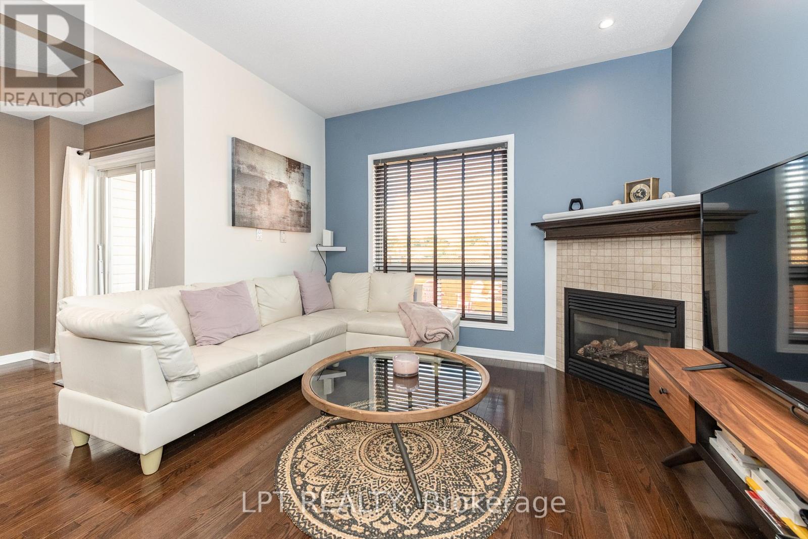 Property at 950 TOROVIN PRIVATE image 3