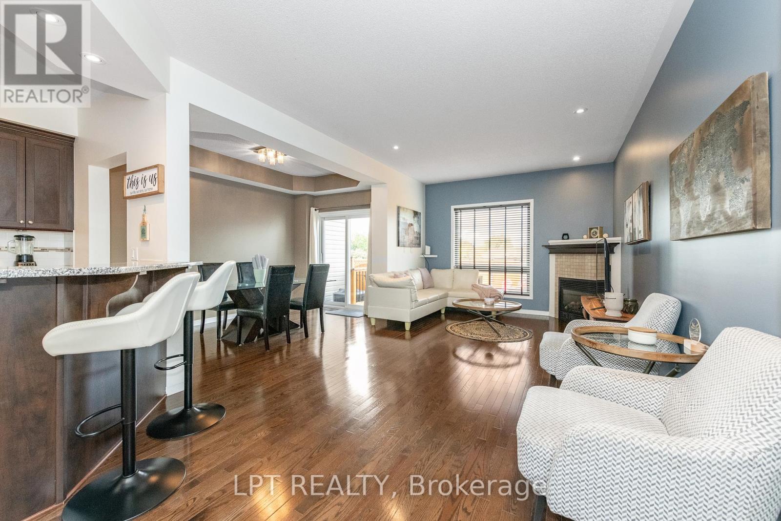 Property at 950 TOROVIN PRIVATE image 4
