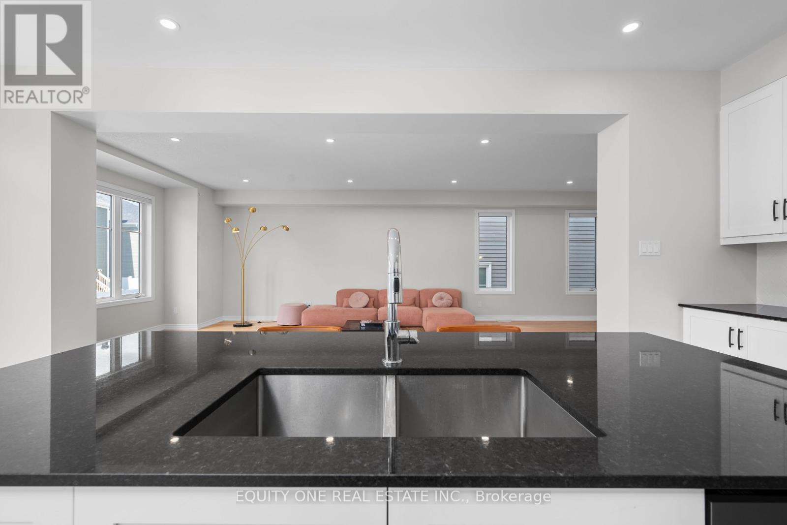 215 Meynell Road, Ottawa, Ontario  K0A 2Z0 - Photo 10 - X12375319