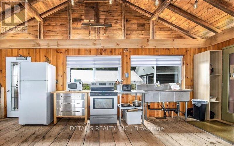 411 Pickerel Bay Road, Lanark Highlands, Ontario  K0A 3L0 - Photo 9 - X12375367