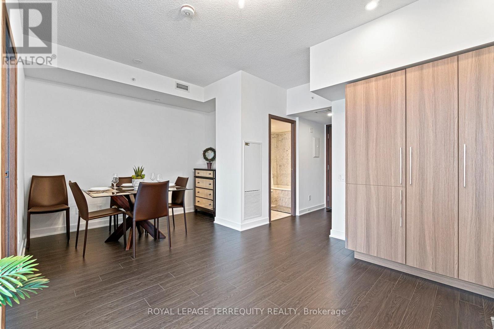 3010 - 19 Bathurst Street, Toronto, Ontario  M5V 0N2 - Photo 2 - C12375121