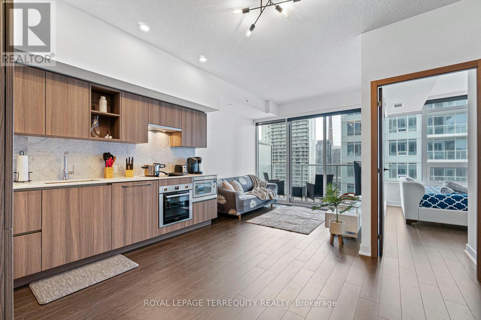 3010 - 19 Bathurst Street, Toronto, Ontario  M5V 0N2 - Photo 4 - C12375121