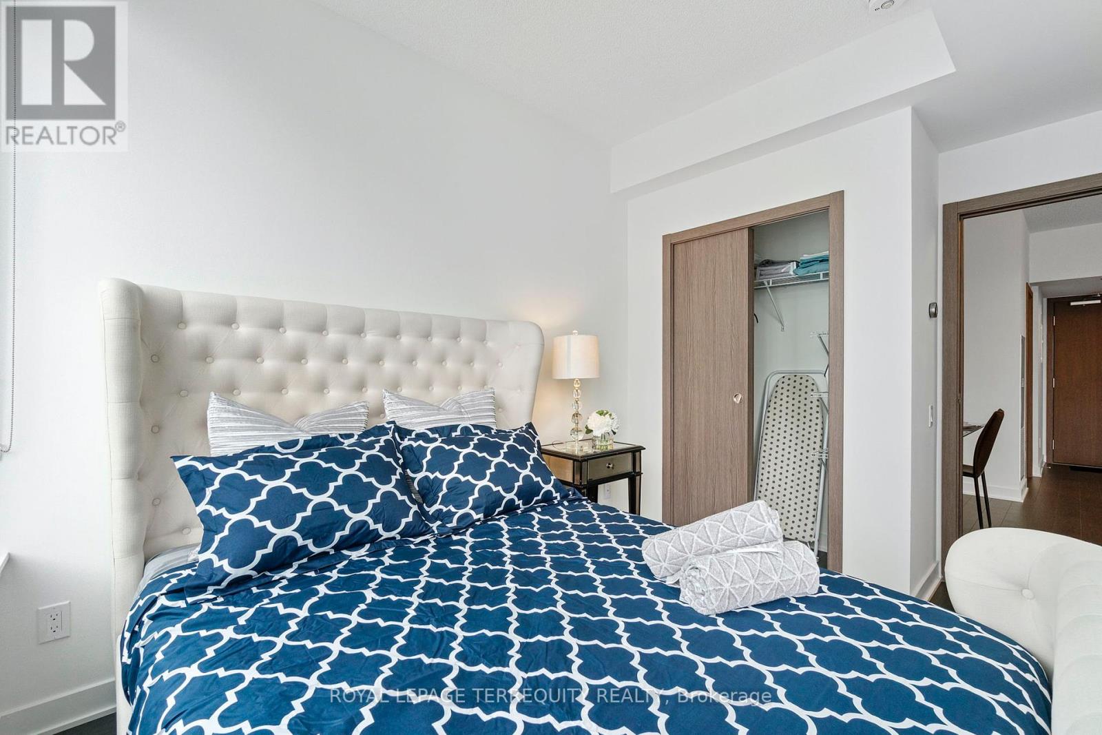 3010 - 19 Bathurst Street, Toronto, Ontario  M5V 0N2 - Photo 5 - C12375121