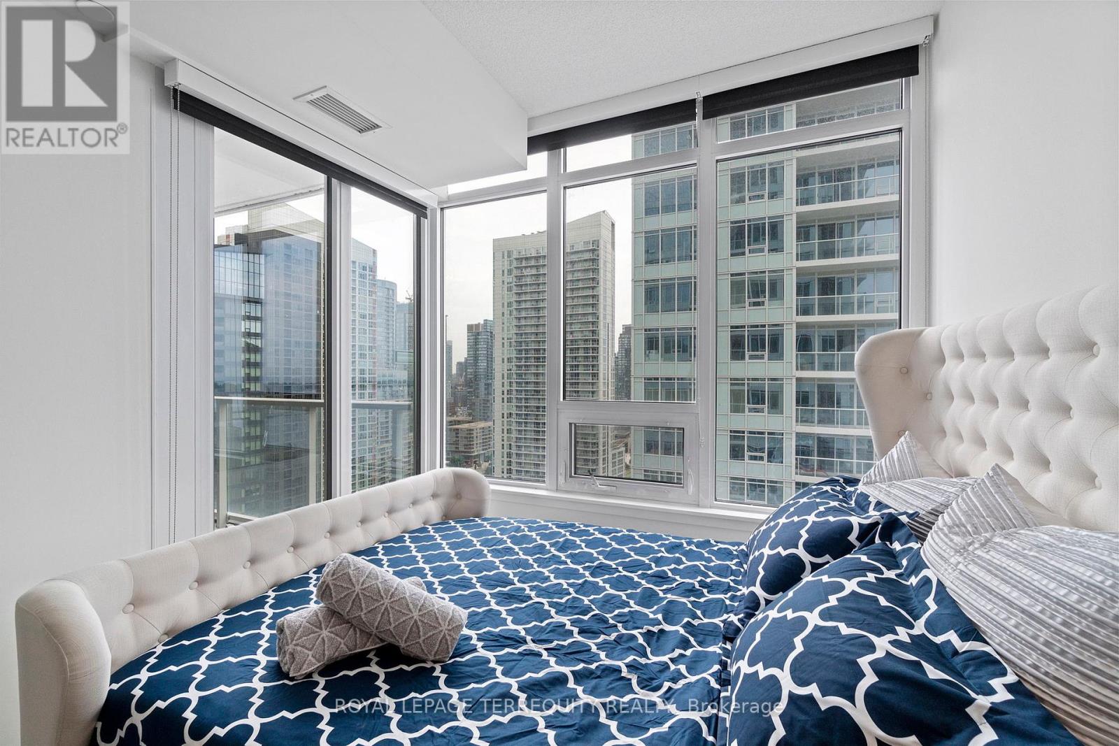 3010 - 19 Bathurst Street, Toronto, Ontario  M5V 0N2 - Photo 6 - C12375121