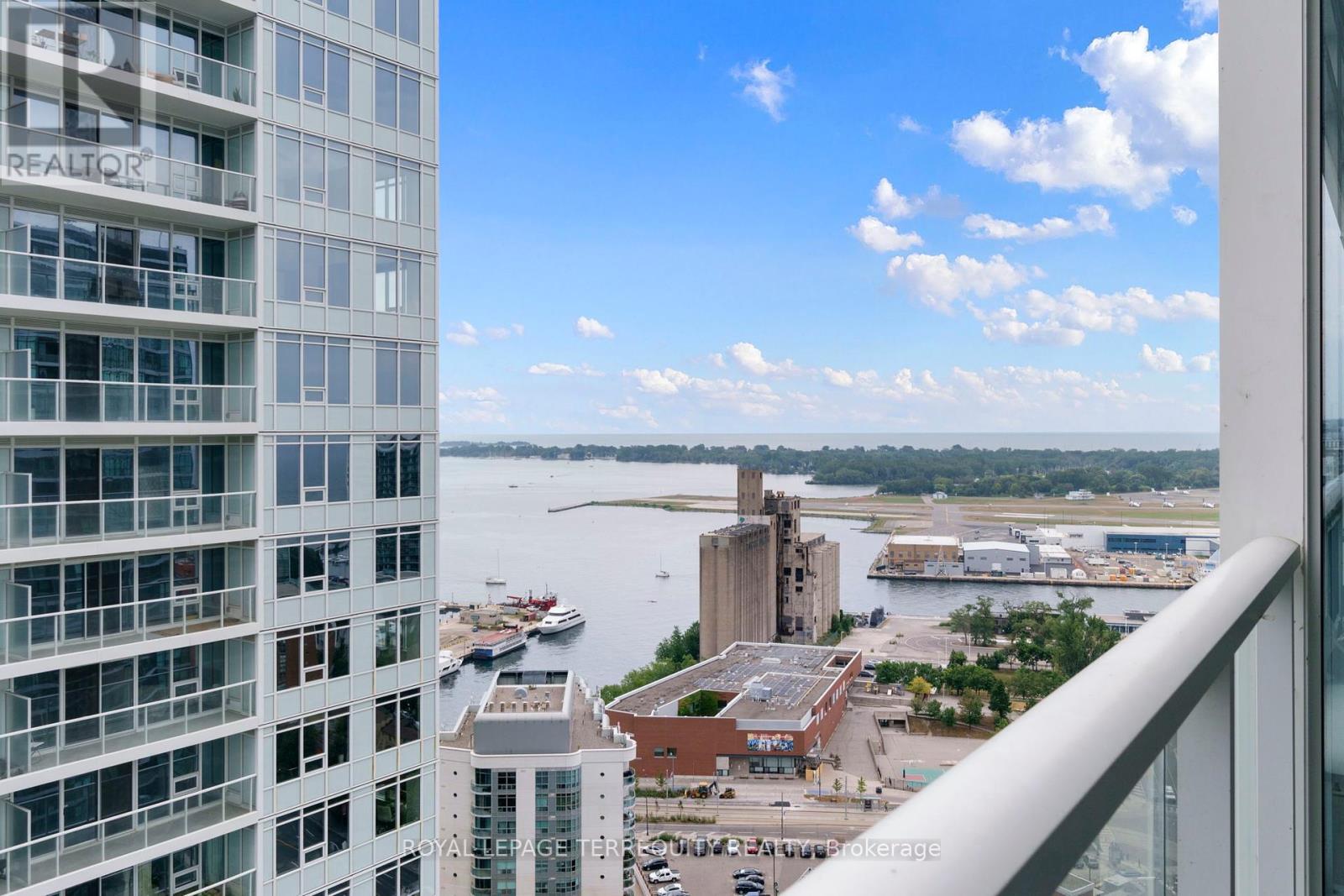 3010 - 19 Bathurst Street, Toronto, Ontario  M5V 0N2 - Photo 9 - C12375121