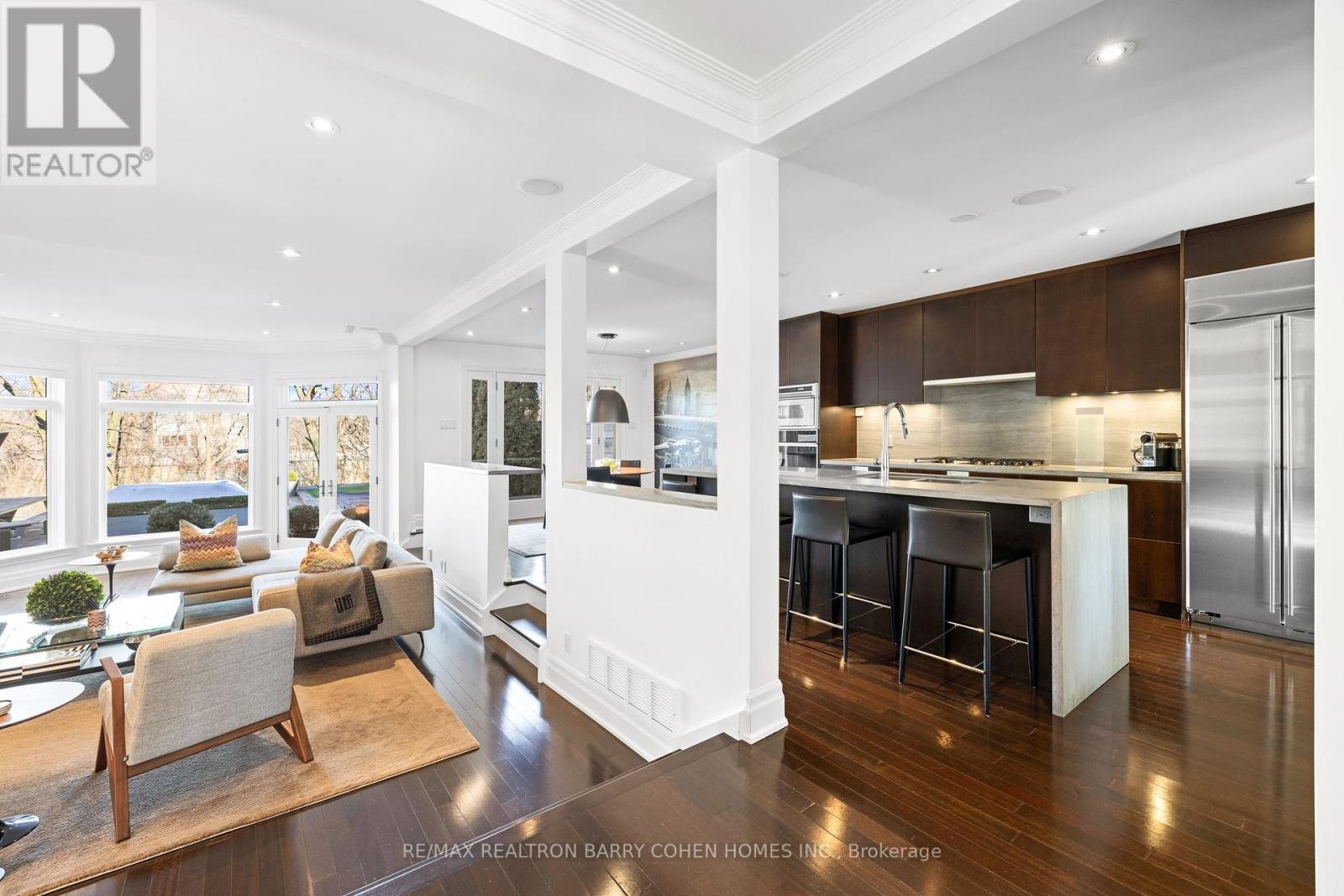 215 Lonsmount Drive, Toronto, Ontario  M5P 2Y6 - Photo 8 - C12375188