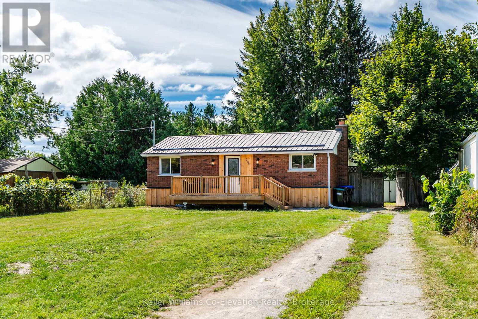 408 Barnes Avenue, Tay, Ontario  L0K 1R0 - Photo 1 - S12375340