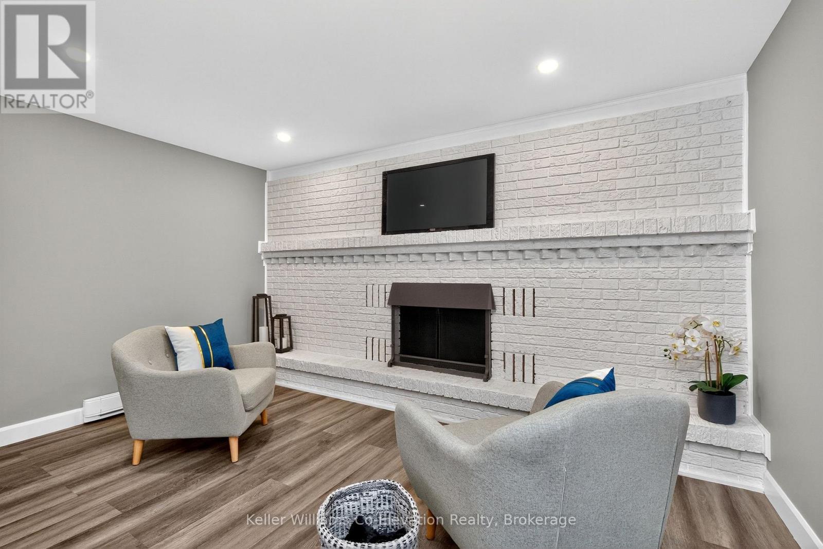408 Barnes Avenue, Tay, Ontario  L0K 1R0 - Photo 12 - S12375340