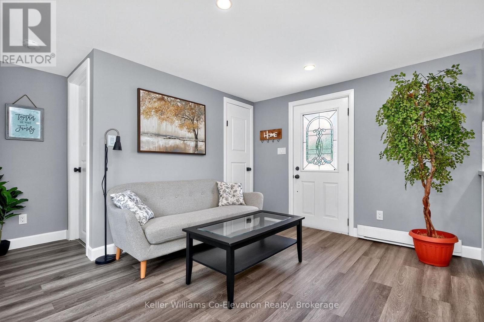 408 Barnes Avenue, Tay, Ontario  L0K 1R0 - Photo 3 - S12375340