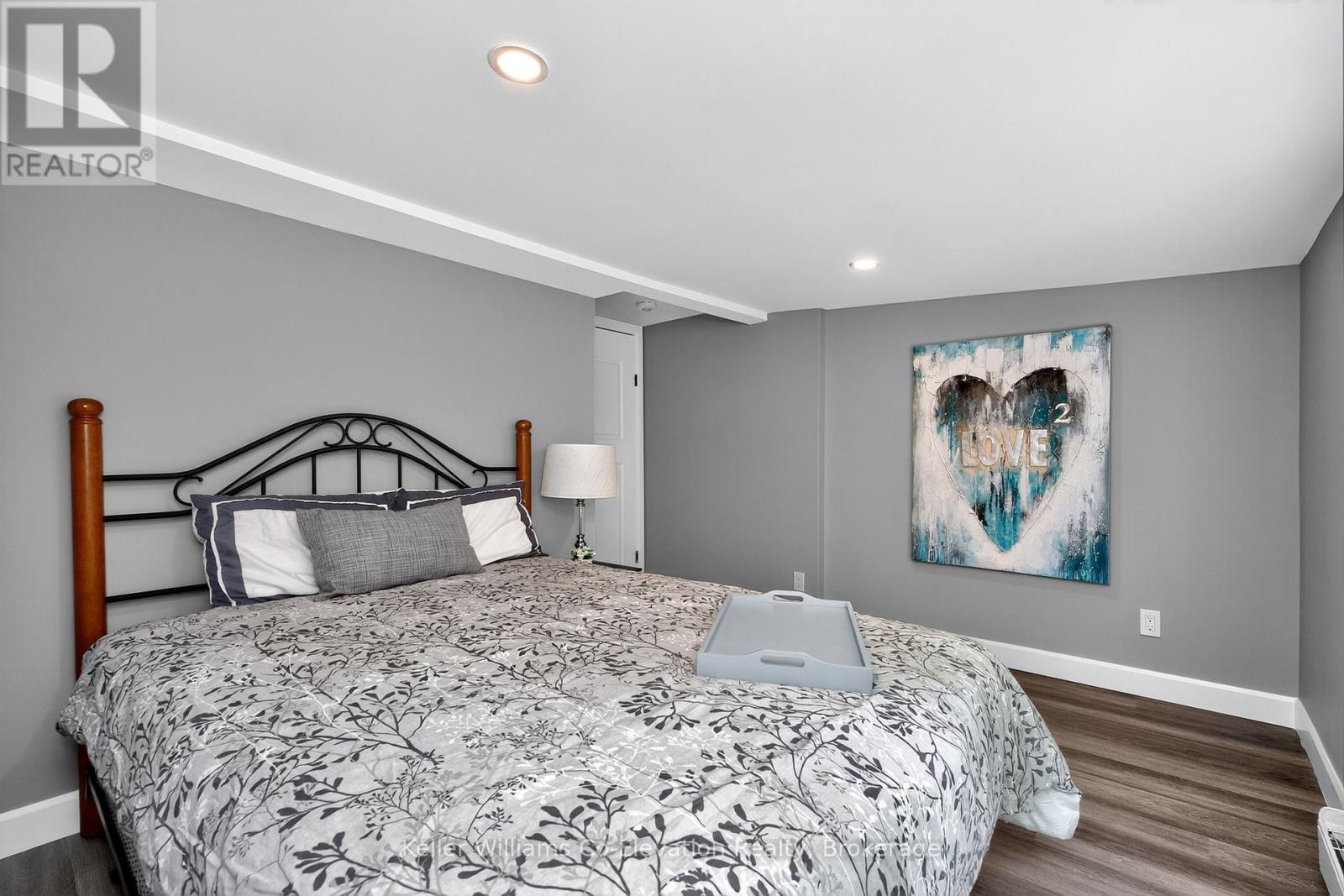 408 Barnes Avenue, Tay, Ontario  L0K 1R0 - Photo 7 - S12375340