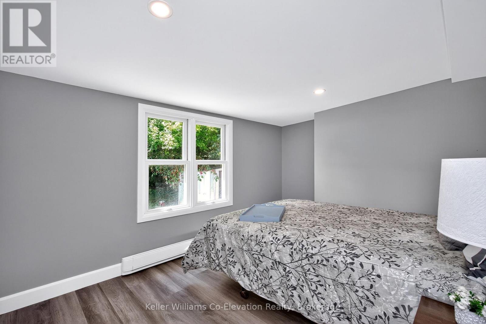 408 Barnes Avenue, Tay, Ontario  L0K 1R0 - Photo 8 - S12375340