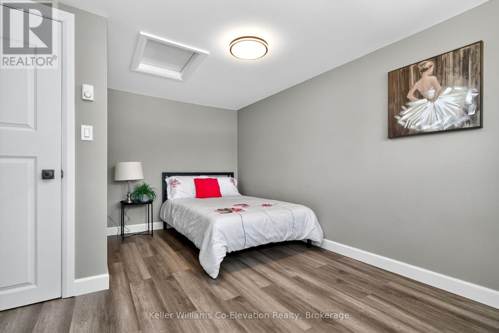 408 Barnes Avenue, Tay, Ontario  L0K 1R0 - Photo 9 - S12375340
