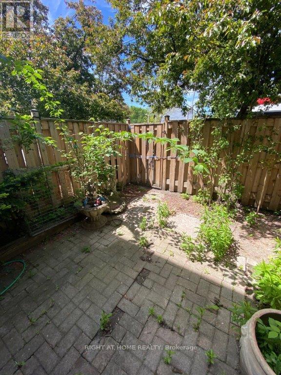 Property at 5 - 1209 QUEEN STREET E image 2
