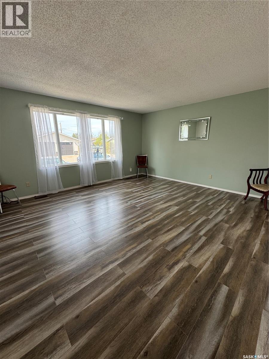 715 6th Avenue, Hudson Bay, Saskatchewan  S0E 0Y0 - Photo 9 - SK006395