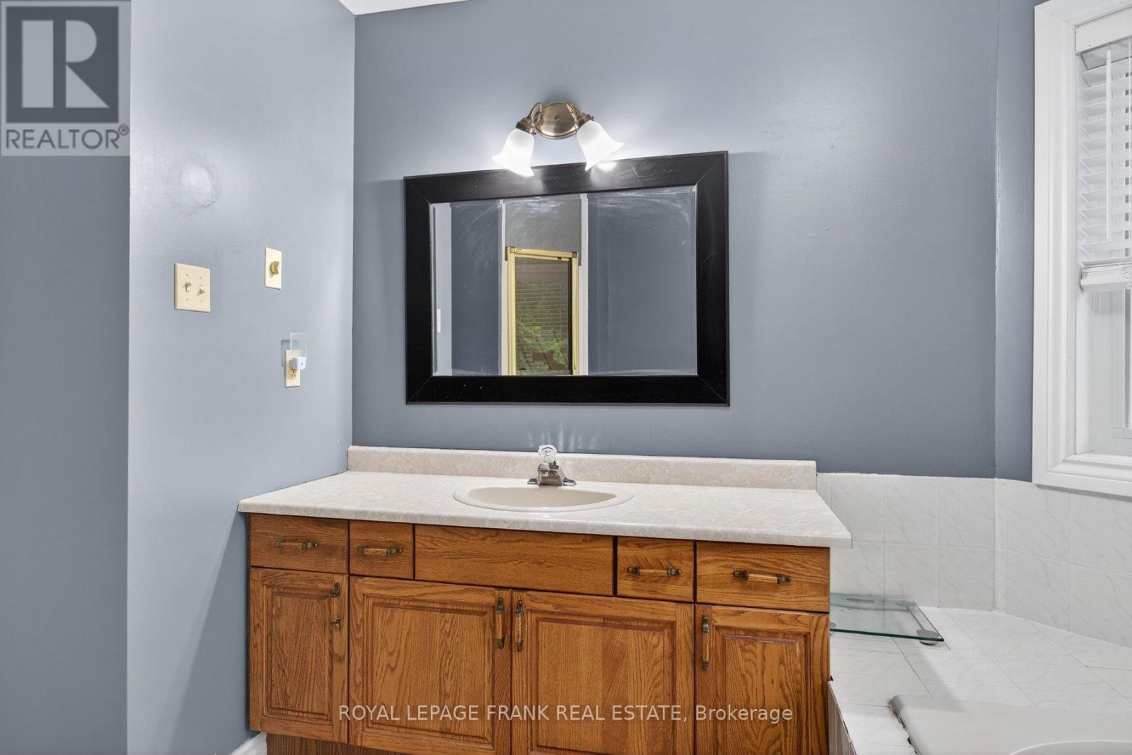 1805 Parkwood Circle, Peterborough, Ontario  K9J 8C3 - Photo 29 - X12375360