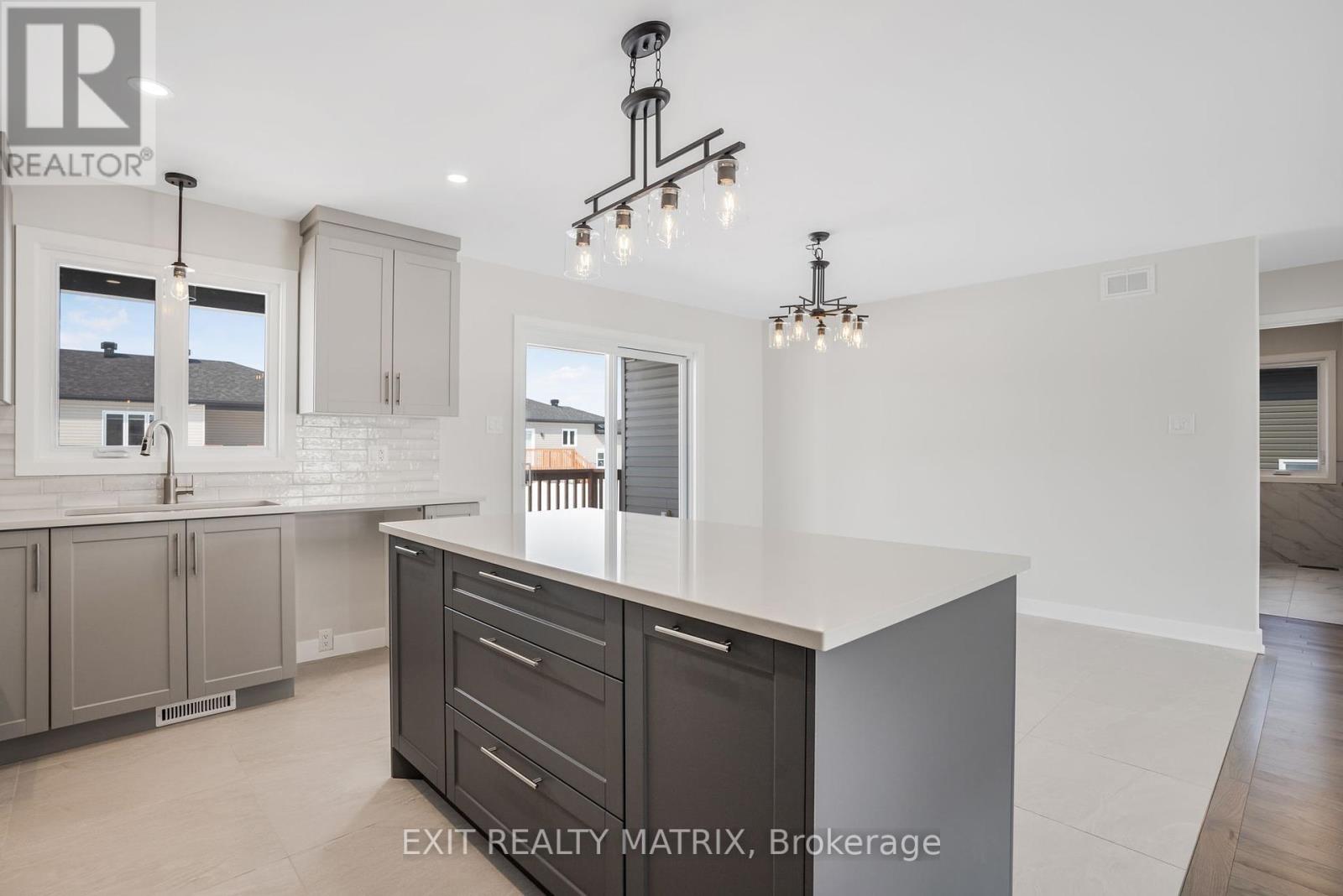 700 West Street, Hawkesbury, Ontario  K6A 3X1 - Photo 16 - X12375347