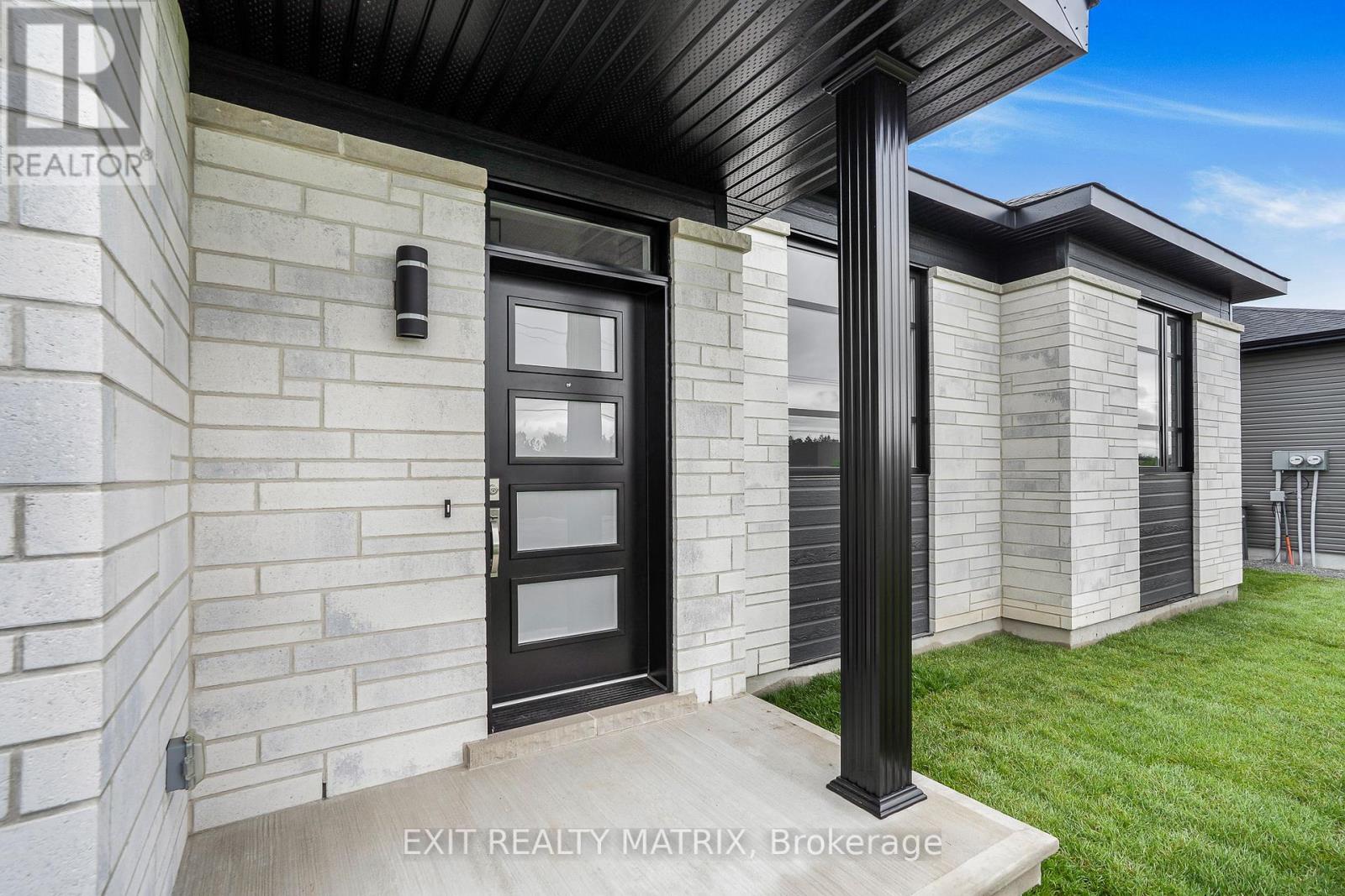 700 West Street, Hawkesbury, Ontario  K6A 3X1 - Photo 3 - X12375347