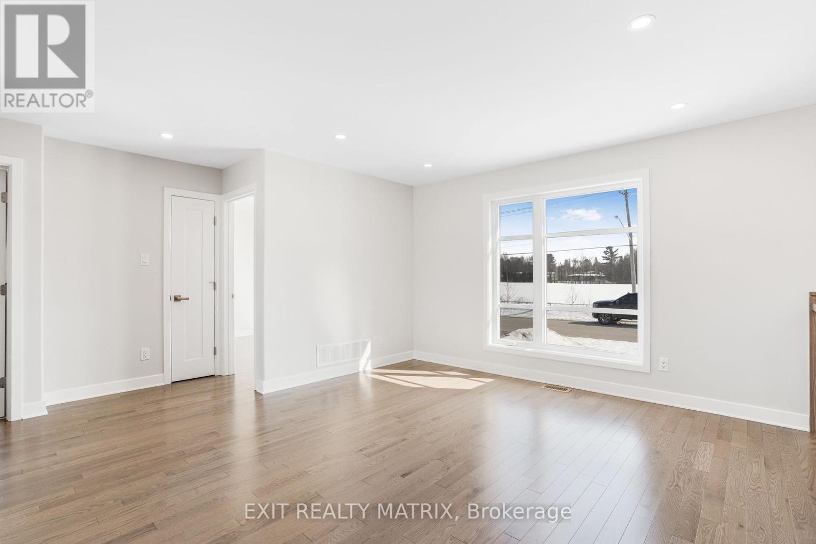 700 West Street, Hawkesbury, Ontario  K6A 3X1 - Photo 8 - X12375347