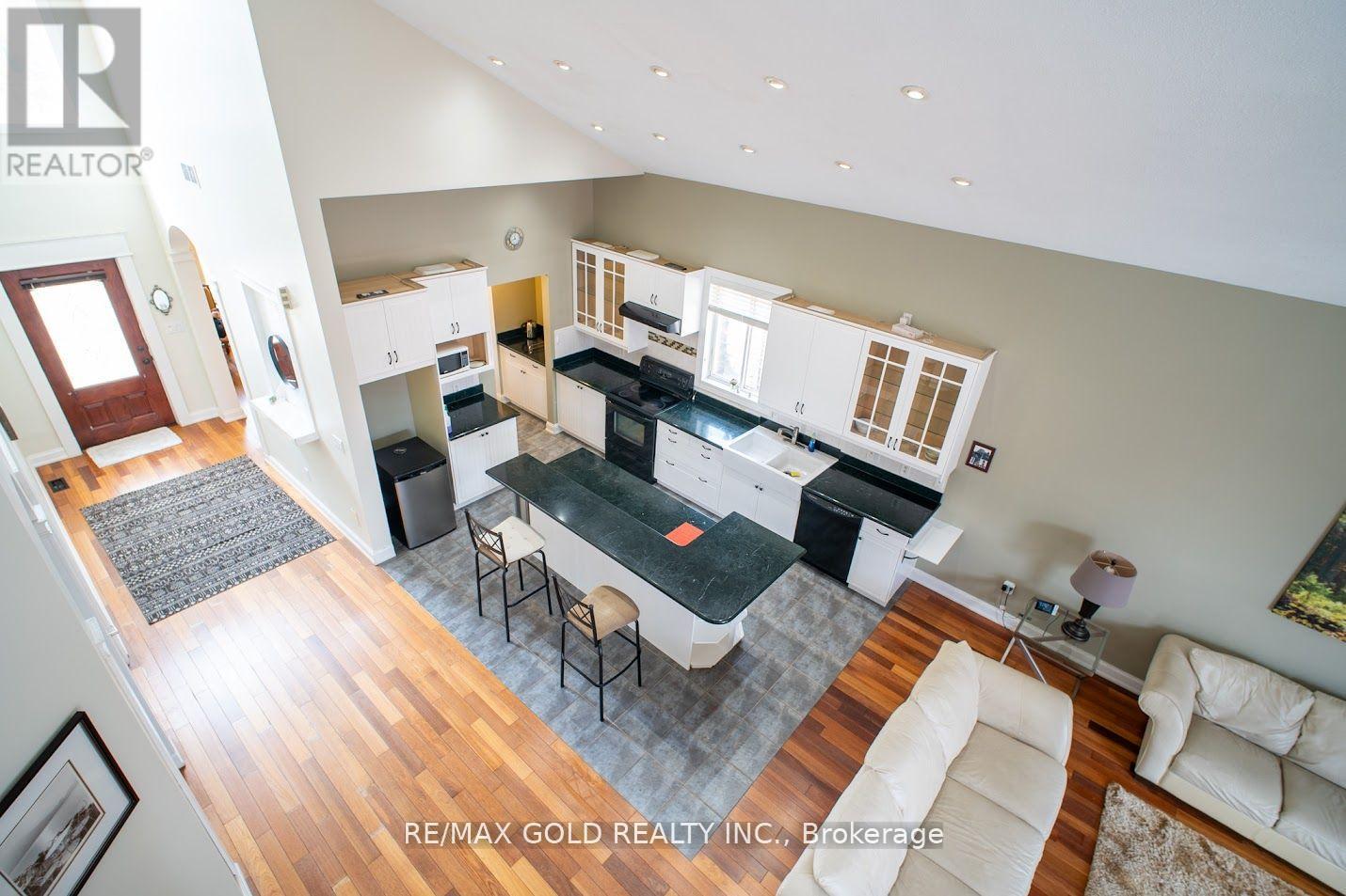 8905 Mcgarry Drive, Niagara Falls, Ontario  L2H 3P1 - Photo 12 - X12375122