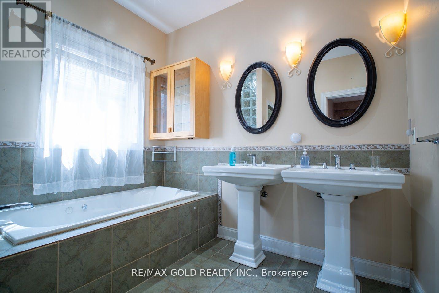 8905 Mcgarry Drive, Niagara Falls, Ontario  L2H 3P1 - Photo 25 - X12375122