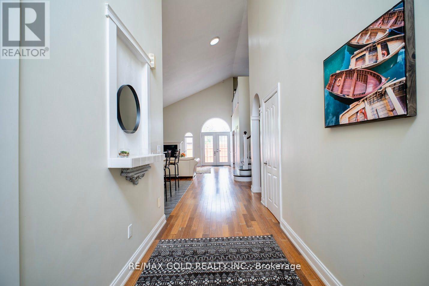 8905 Mcgarry Drive, Niagara Falls, Ontario  L2H 3P1 - Photo 3 - X12375122