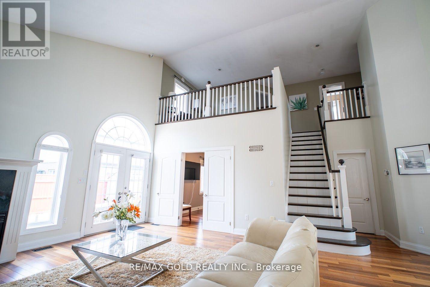 8905 Mcgarry Drive, Niagara Falls, Ontario  L2H 3P1 - Photo 5 - X12375122