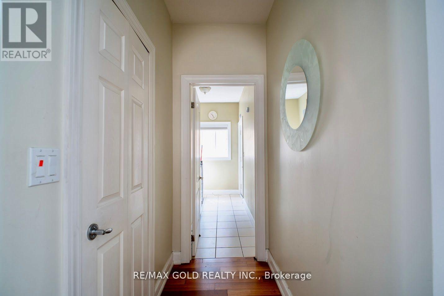 8905 Mcgarry Drive, Niagara Falls, Ontario  L2H 3P1 - Photo 9 - X12375122
