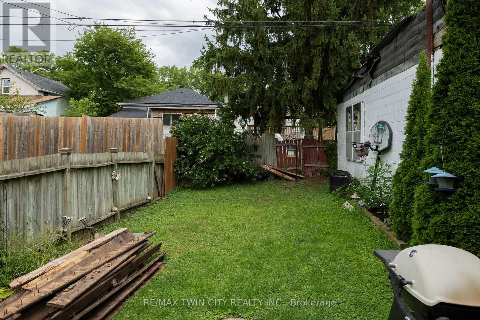 20 Superior Street, Brantford, Ontario  N3S 2K1 - Photo 3 - X12375169