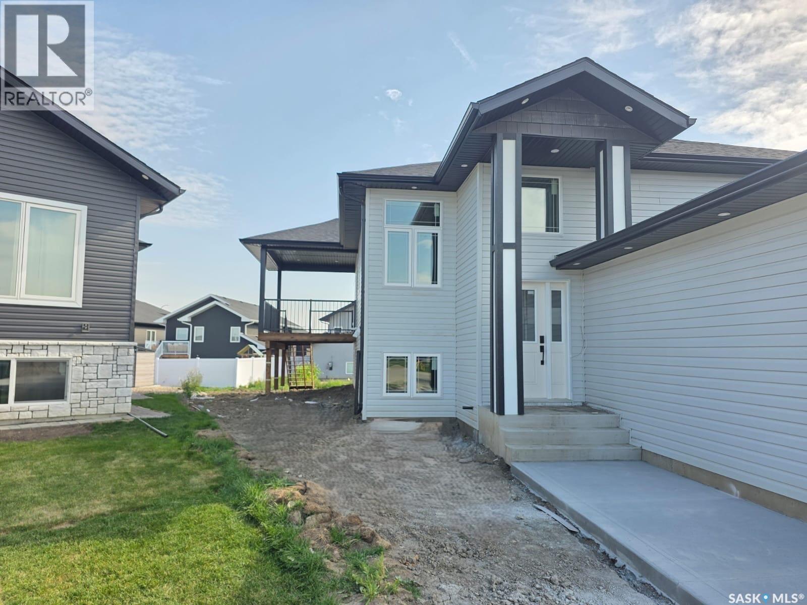 738 Bentley Manor, Saskatoon, Saskatchewan  S7L 7N2 - Photo 1 - SK017196