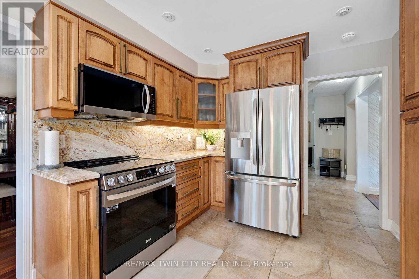 477 Burnett Avenue, Cambridge, Ontario  N1T 1L6 - Photo 10 - X12374373