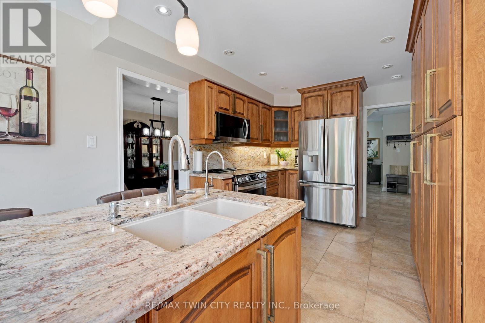 477 Burnett Avenue, Cambridge, Ontario  N1T 1L6 - Photo 12 - X12374373
