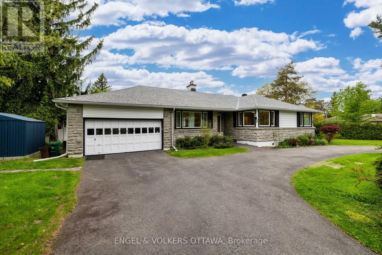 1960 Alta Vista Drive, Ottawa, Ontario  K1H 7K8 - Photo 1 - X12375392