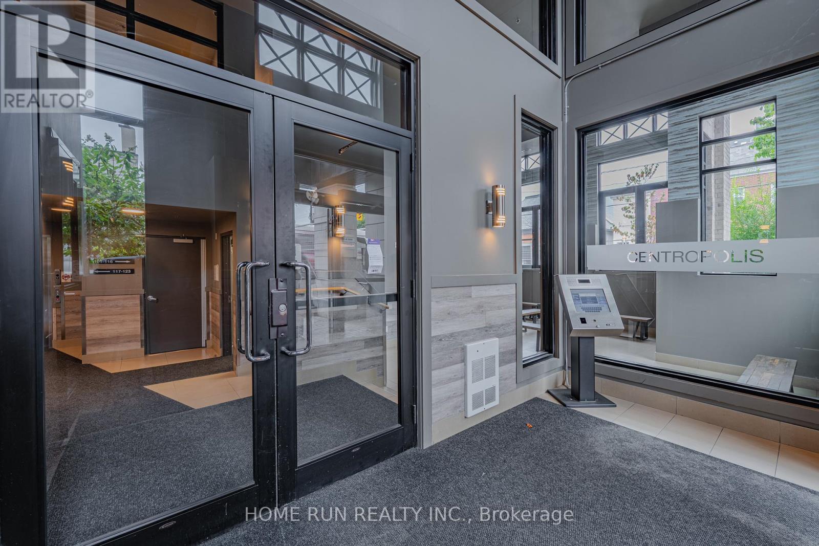 210 - 429 Kent Street, Ottawa, Ontario  K2P 1B5 - Photo 8 - X12375434