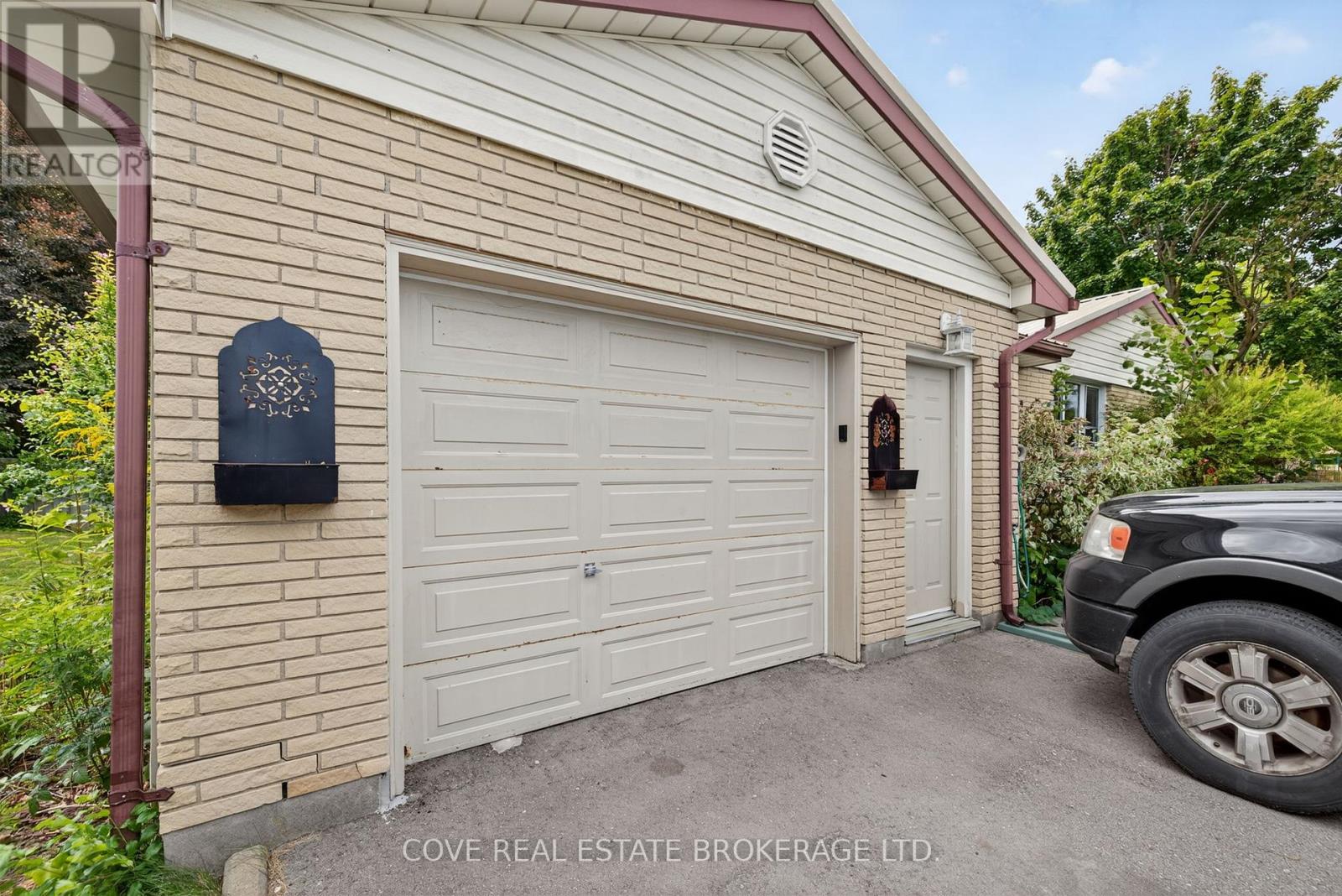 2 Aspen Avenue, St. Thomas, Ontario  N5R 5G4 - Photo 2 - X12373916