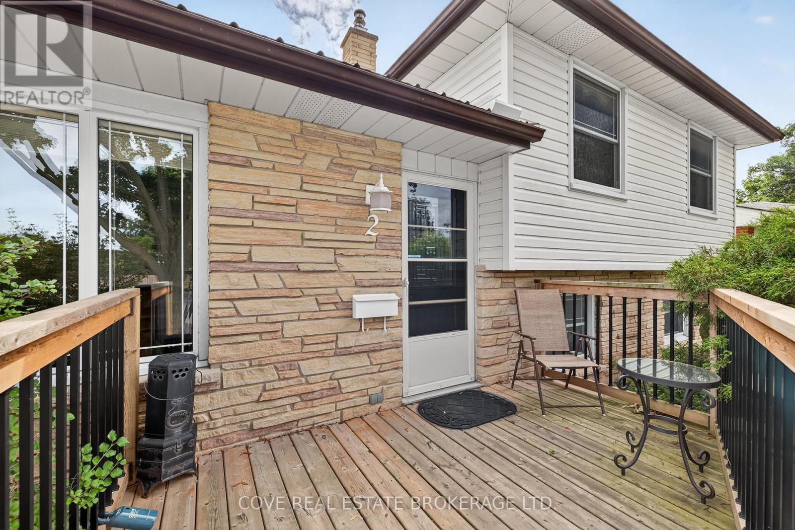 2 Aspen Avenue, St. Thomas, Ontario  N5R 5G4 - Photo 5 - X12373916