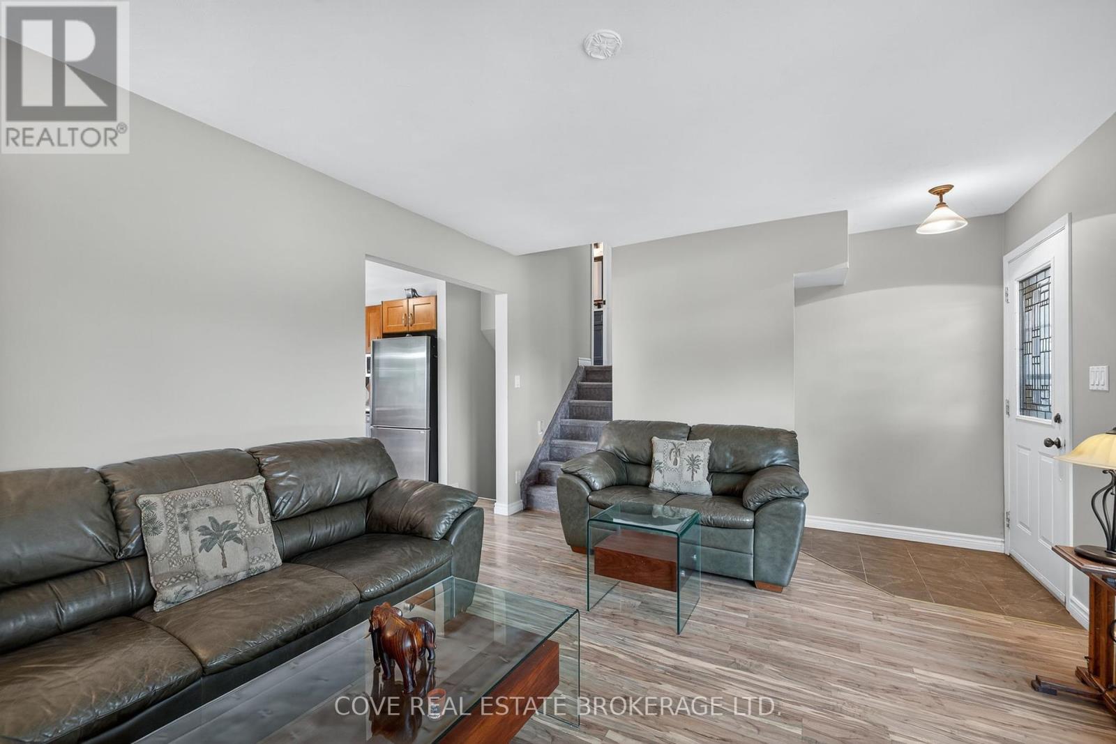 2 Aspen Avenue, St. Thomas, Ontario  N5R 5G4 - Photo 8 - X12373916