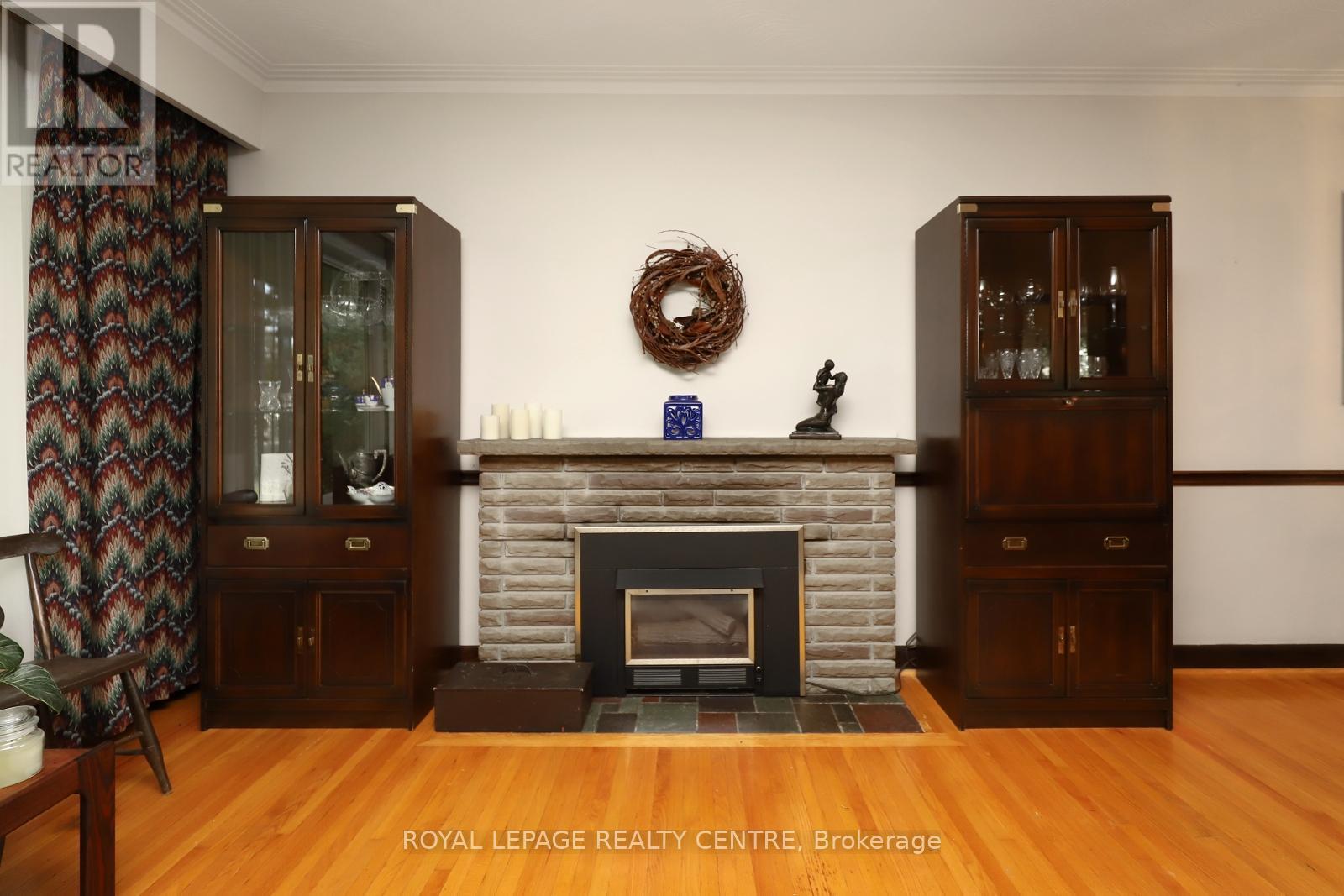 3338 Enniskillen Circle, Mississauga, Ontario  L5C 2M8 - Photo 11 - W12370580