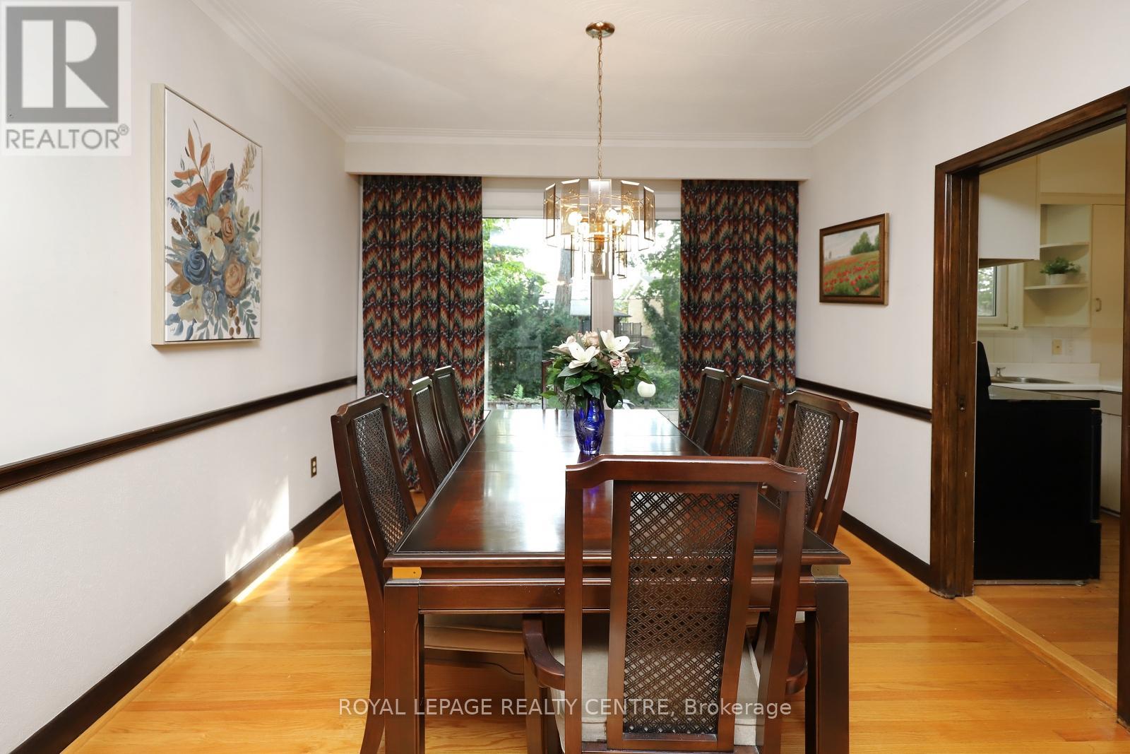 3338 Enniskillen Circle, Mississauga, Ontario  L5C 2M8 - Photo 12 - W12370580