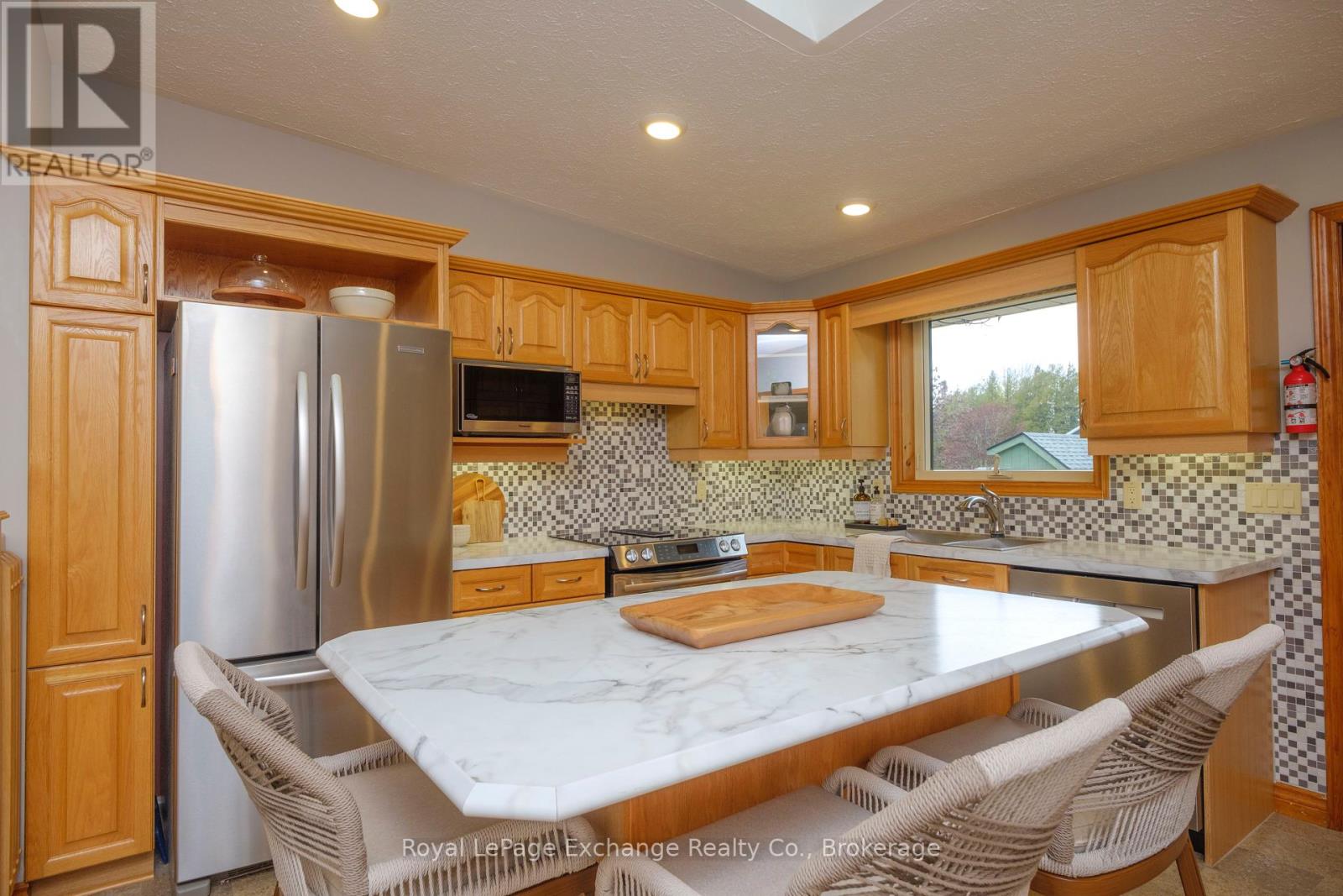 128 Waterloo Street, Huron-Kinloss, Ontario  N2Z 0C7 - Photo 10 - X12375397