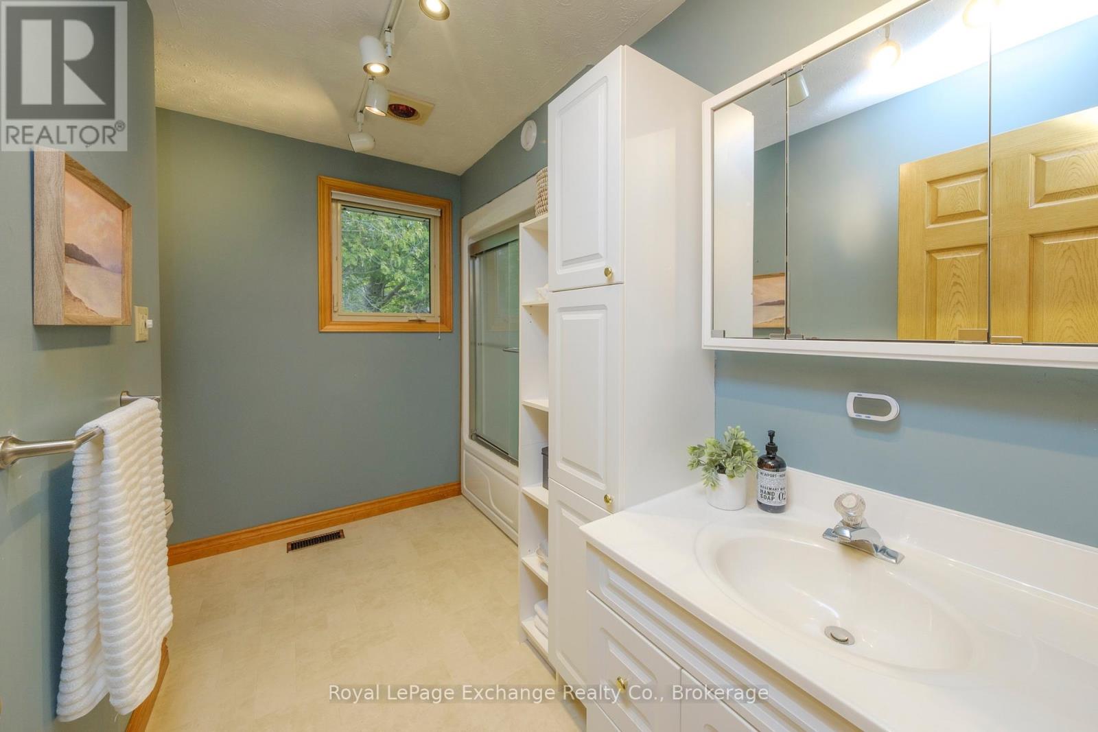 128 Waterloo Street, Huron-Kinloss, Ontario  N2Z 0C7 - Photo 14 - X12375397