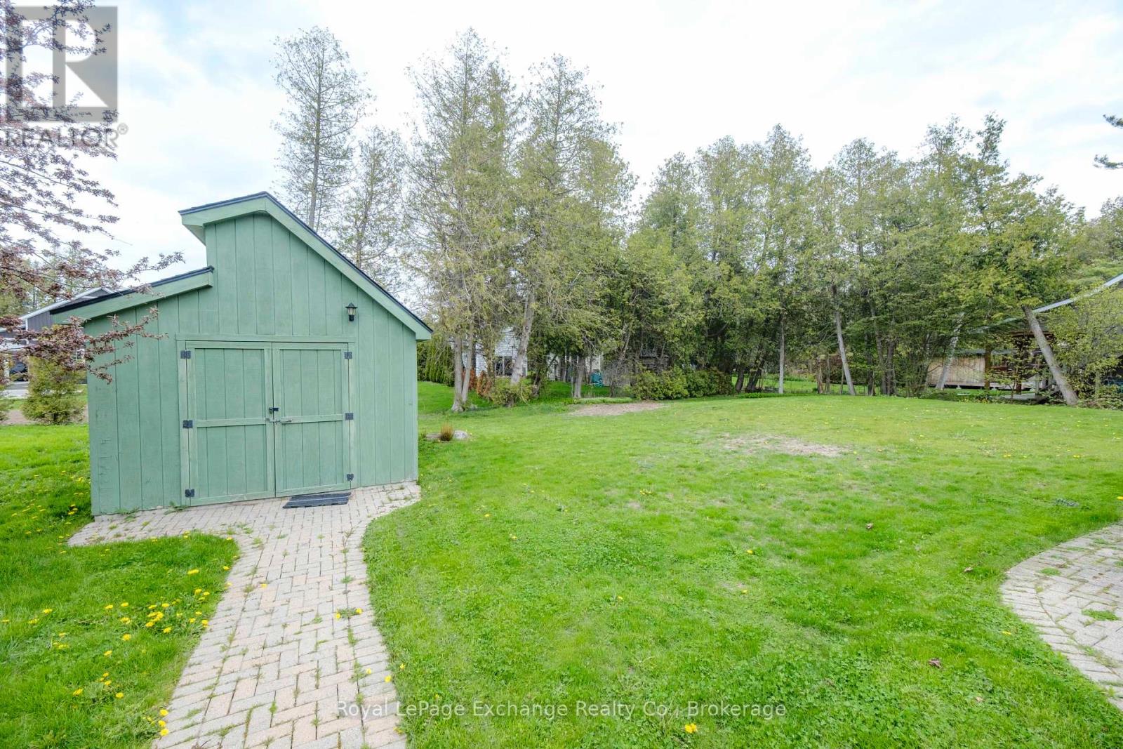 128 Waterloo Street, Huron-Kinloss, Ontario  N2Z 0C7 - Photo 6 - X12375397
