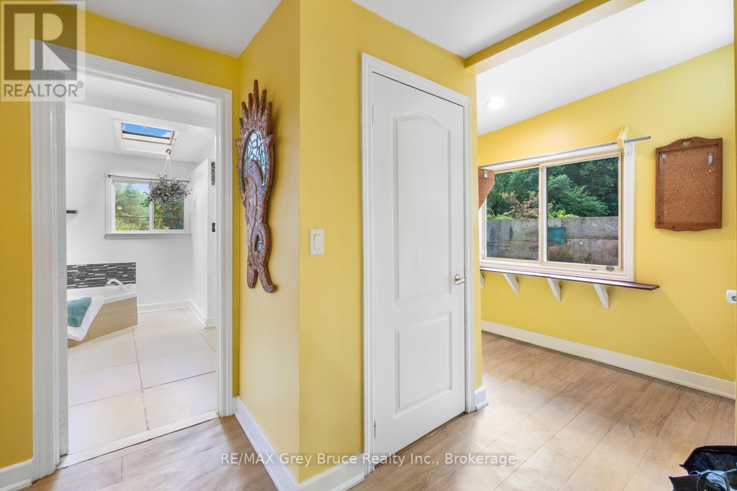 243 Queen Street W, South Bruce Peninsula, Ontario  N0H 1P0 - Photo 11 - X12375421